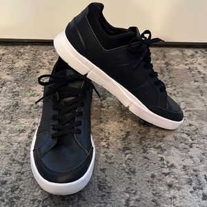 On running The Rodger 7.5 black leather shoes worn once